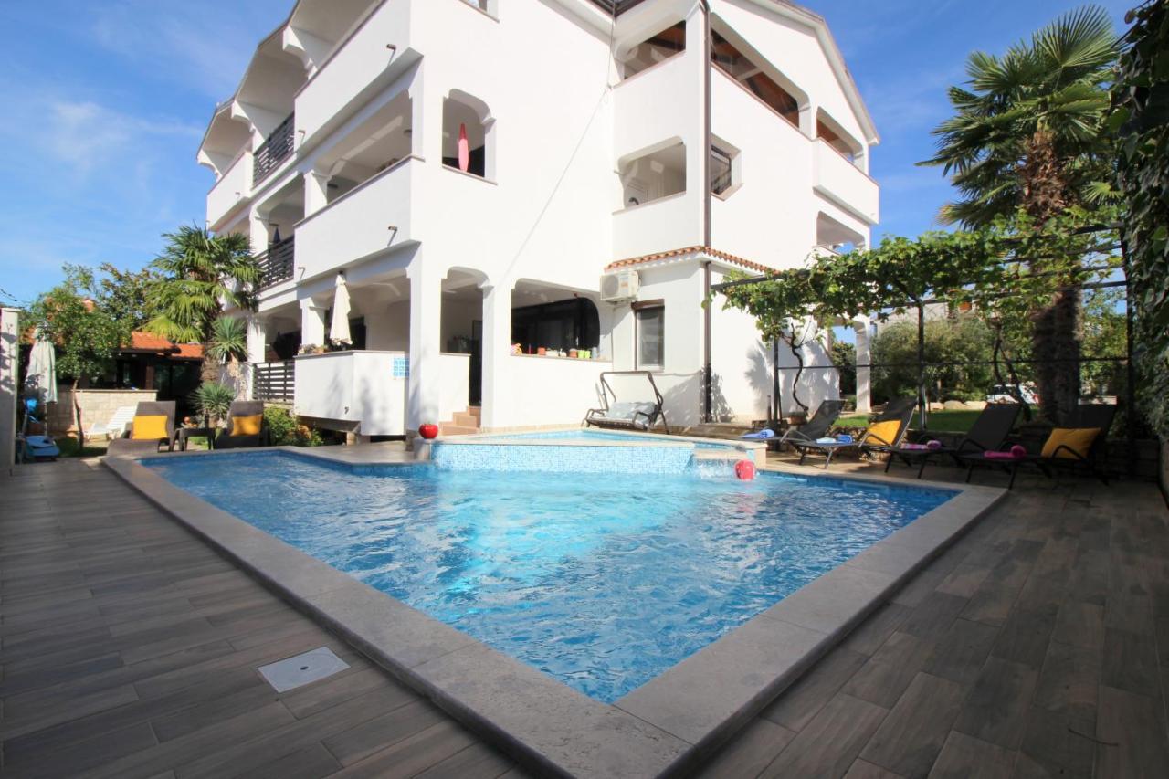 פורץ Dr. Igda Apartments מראה חיצוני תמונה