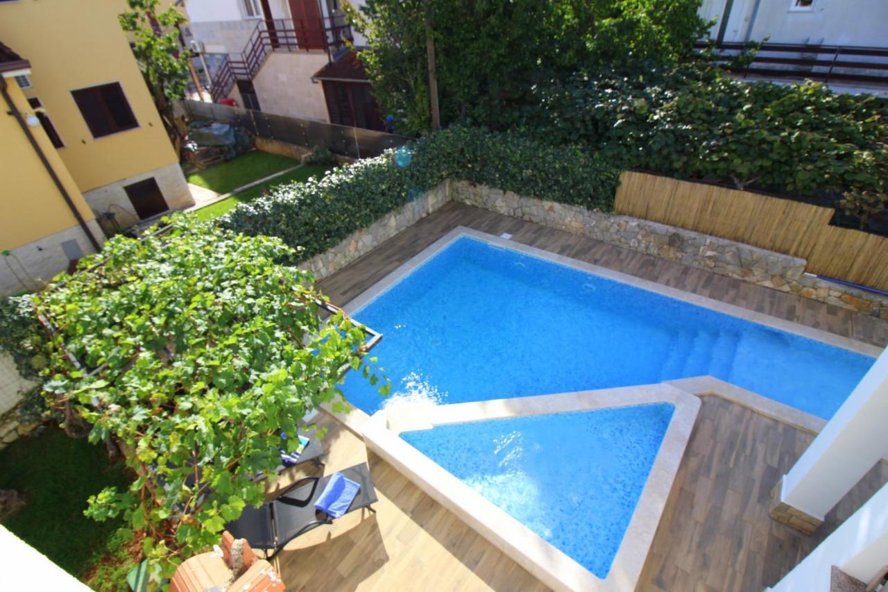 פורץ Dr. Igda Apartments מראה חיצוני תמונה